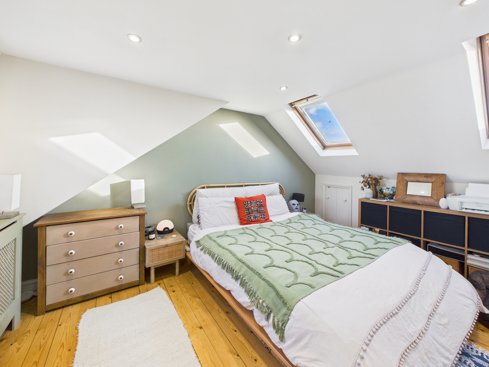 4 bed semi-detached house for sale in St Leonards Road, Horsham, West Sussex, RH13 6AP  - Property Image 6