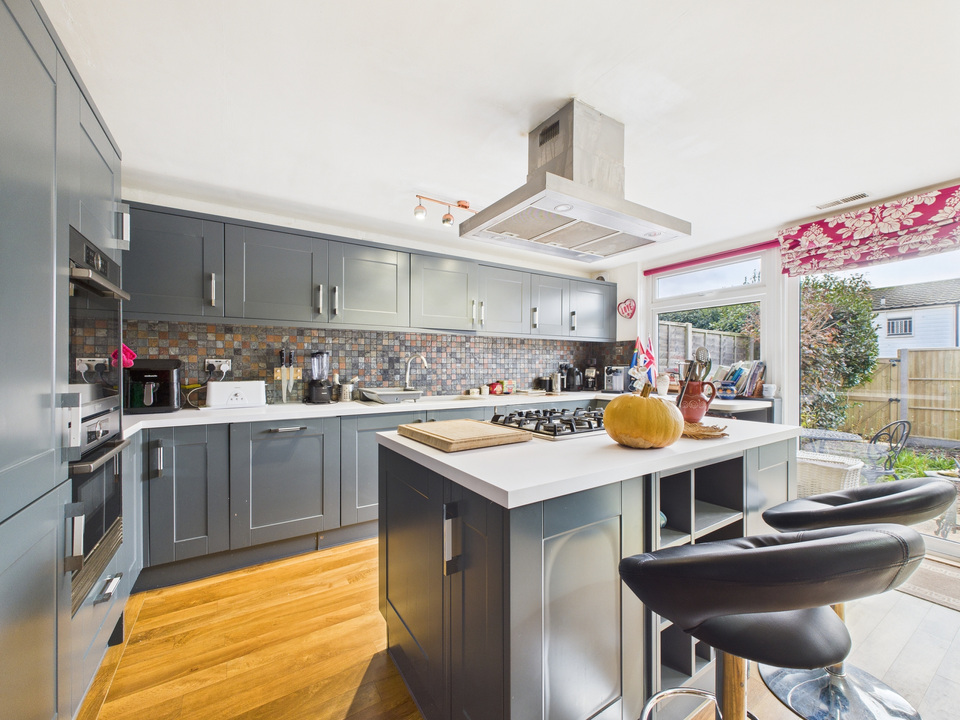 4 bed terraced house for sale in Little Dippers, Pulborough  - Property Image 2