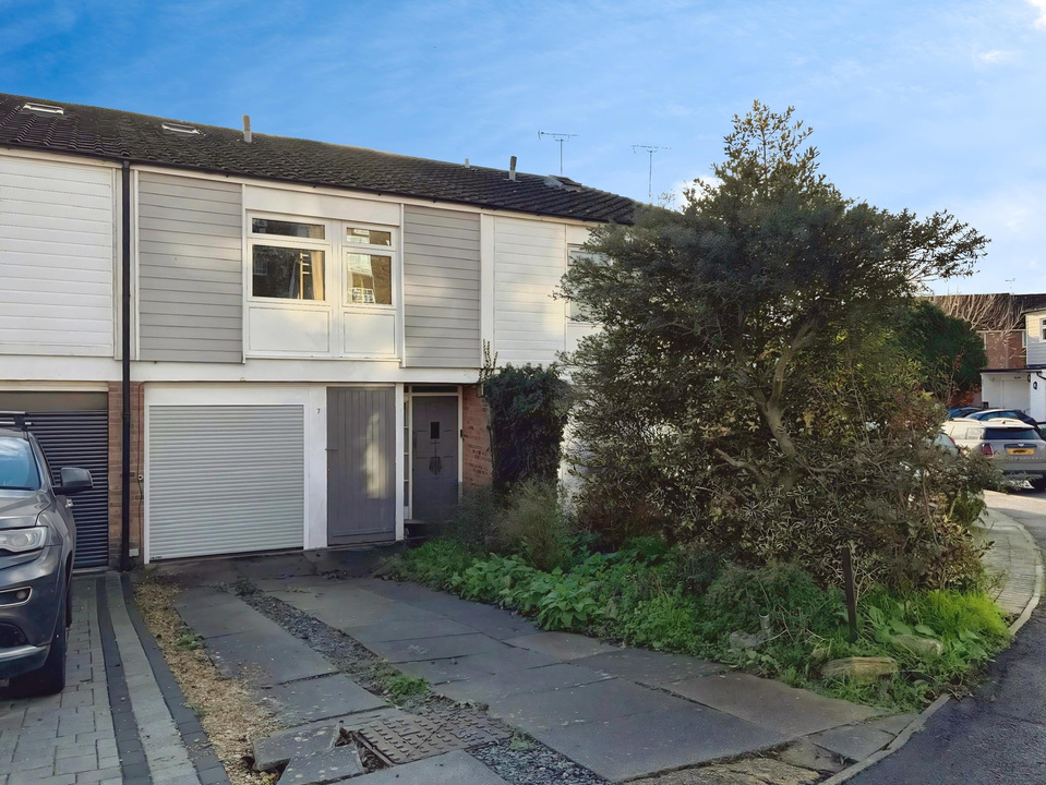 4 bed terraced house for sale in Little Dippers, Pulborough