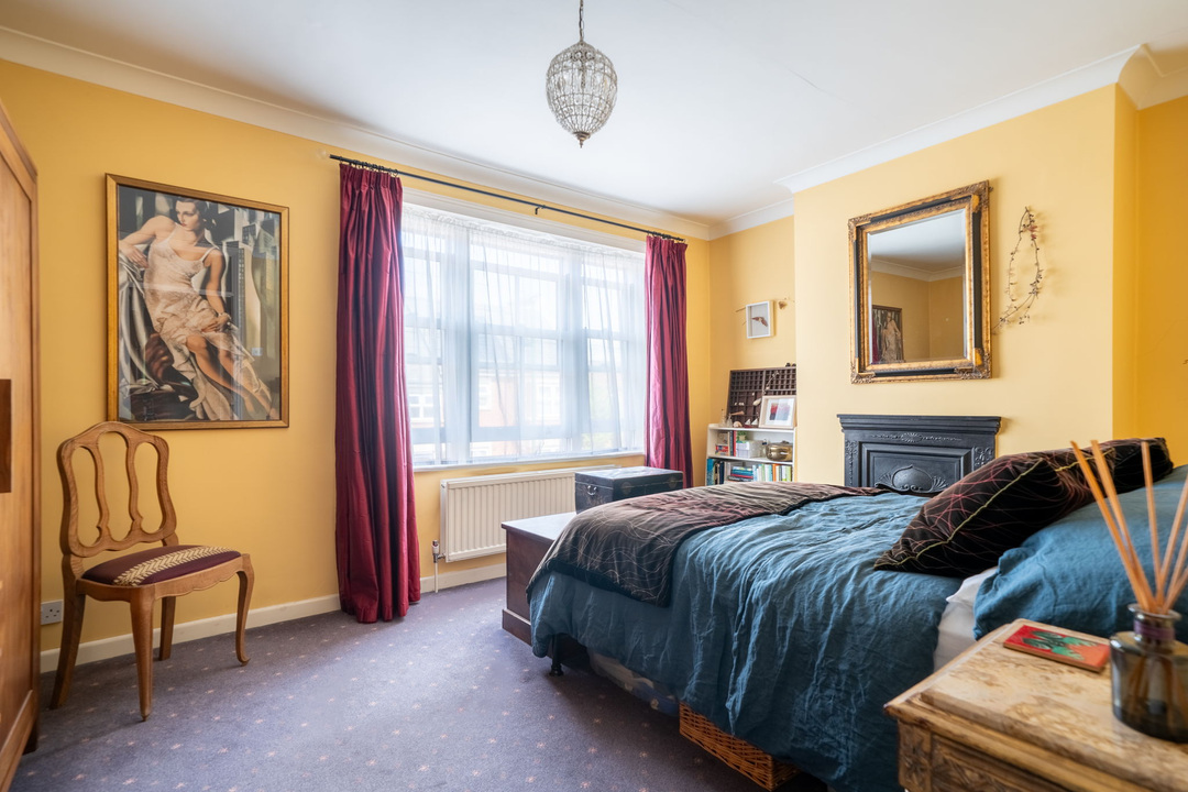 3 bed semi-detached house for sale in Oxford Road, Horsham  - Property Image 6