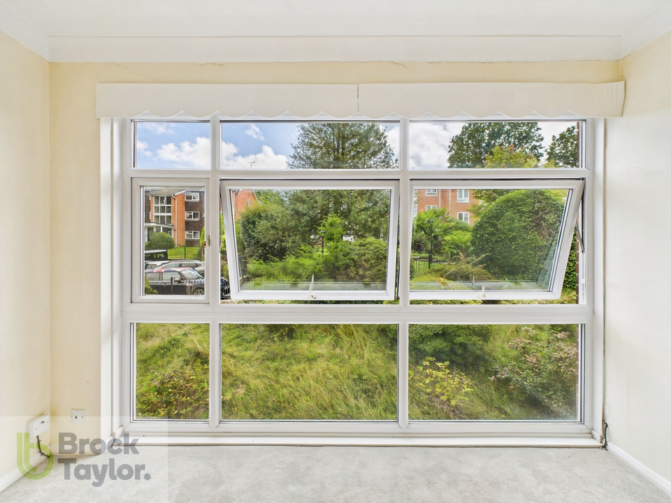 2 bed apartment for sale in Paddockhall Road, Haywards Heath  - Property Image 7