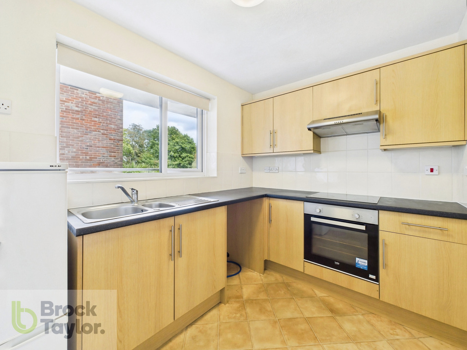 2 bed apartment for sale in Paddockhall Road, Haywards Heath  - Property Image 8