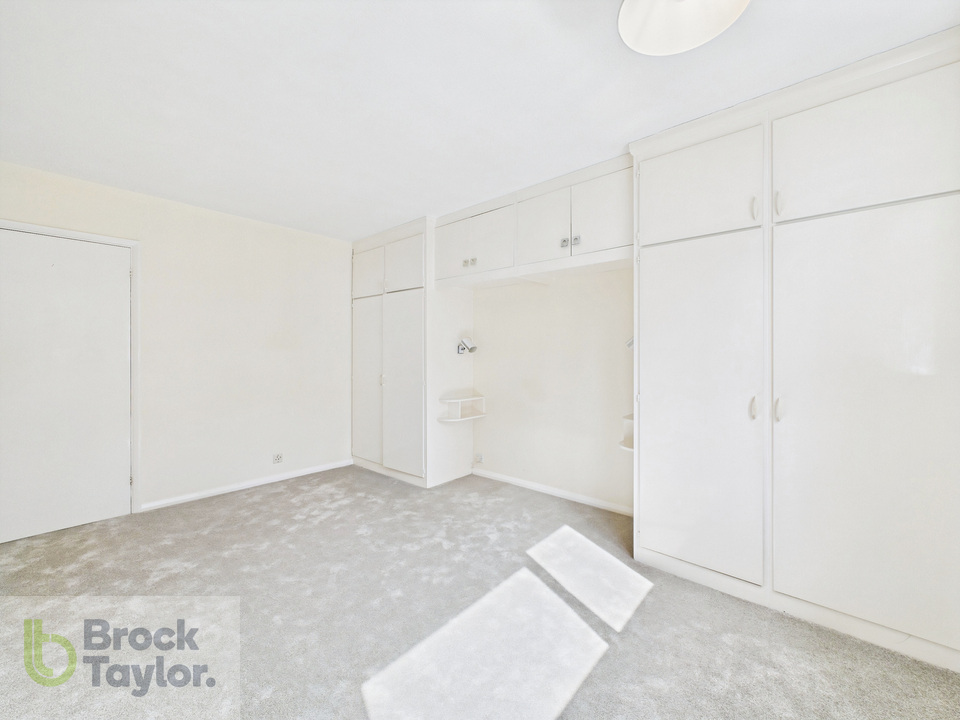 2 bed apartment for sale in Paddockhall Road, Haywards Heath  - Property Image 11