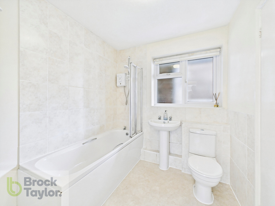 2 bed apartment for sale in Paddockhall Road, Haywards Heath  - Property Image 12