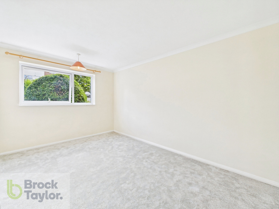 2 bed apartment for sale in Paddockhall Road, Haywards Heath  - Property Image 13