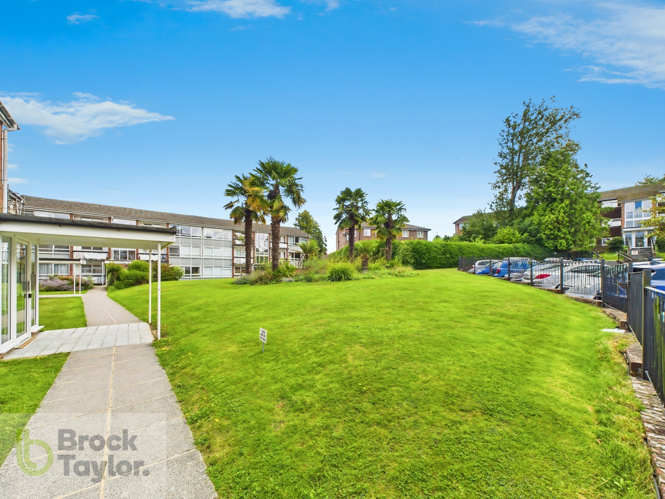 2 bed apartment for sale in Paddockhall Road, Haywards Heath  - Property Image 15