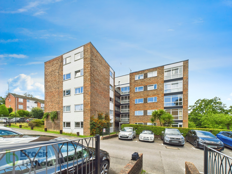 2 bed apartment for sale in Paddockhall Road, Haywards Heath  - Property Image 18