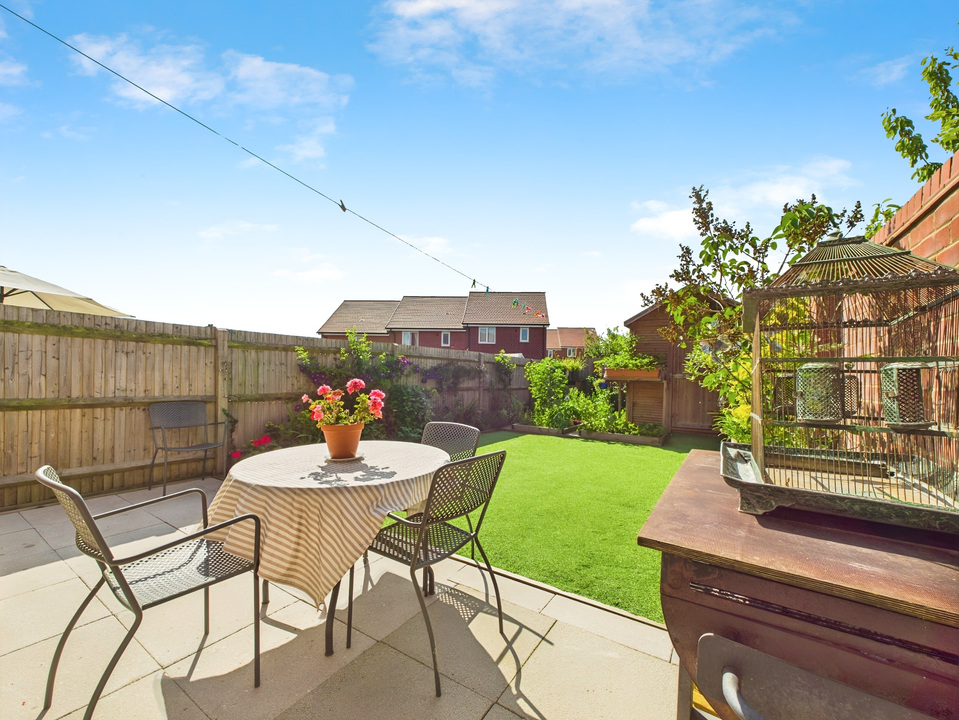 2 bed semi-detached house for sale in Rhodes Way, Billingshurst - Property Image 9