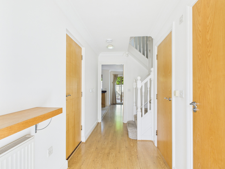 3 bed town house for sale in Kings Gate, Horsham  - Property Image 12