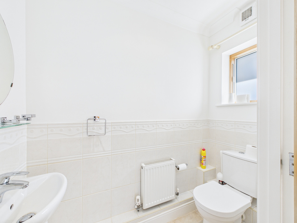 3 bed town house for sale in Kings Gate, Horsham  - Property Image 13