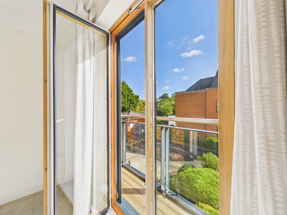 3 bed town house for sale in Kings Gate, Horsham  - Property Image 17