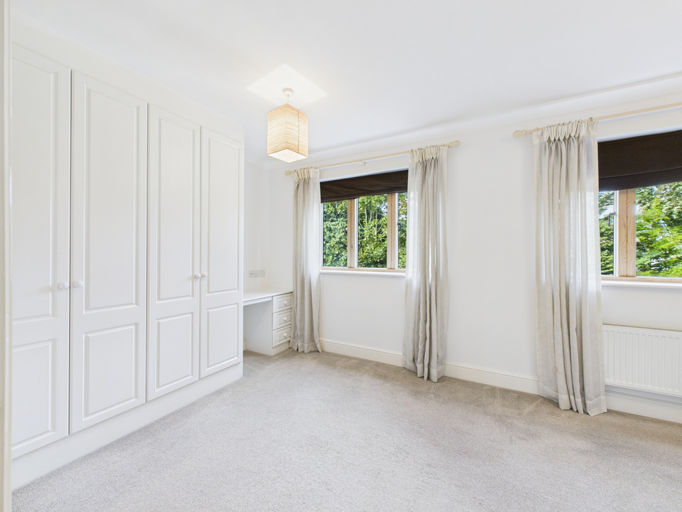 3 bed town house for sale in Kings Gate, Horsham  - Property Image 18