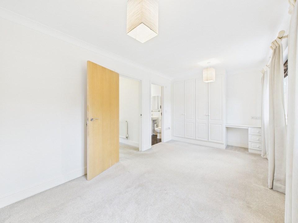 3 bed town house for sale in Kings Gate, Horsham  - Property Image 19
