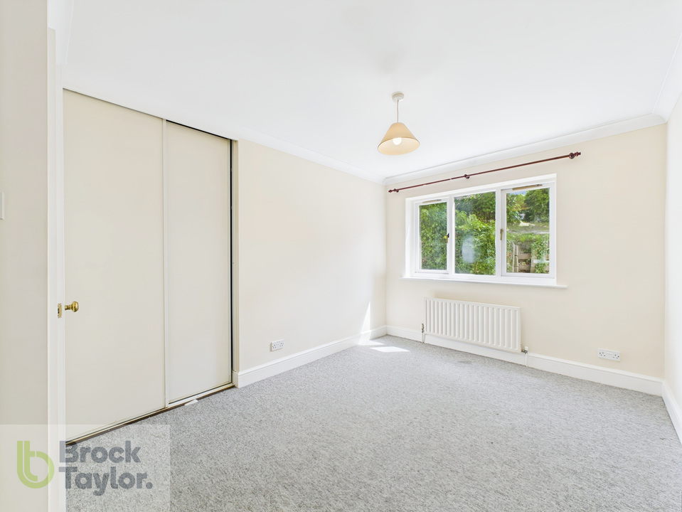 2 bed apartment for sale in Great Heathmead, Haywards Heath - Property Image 7