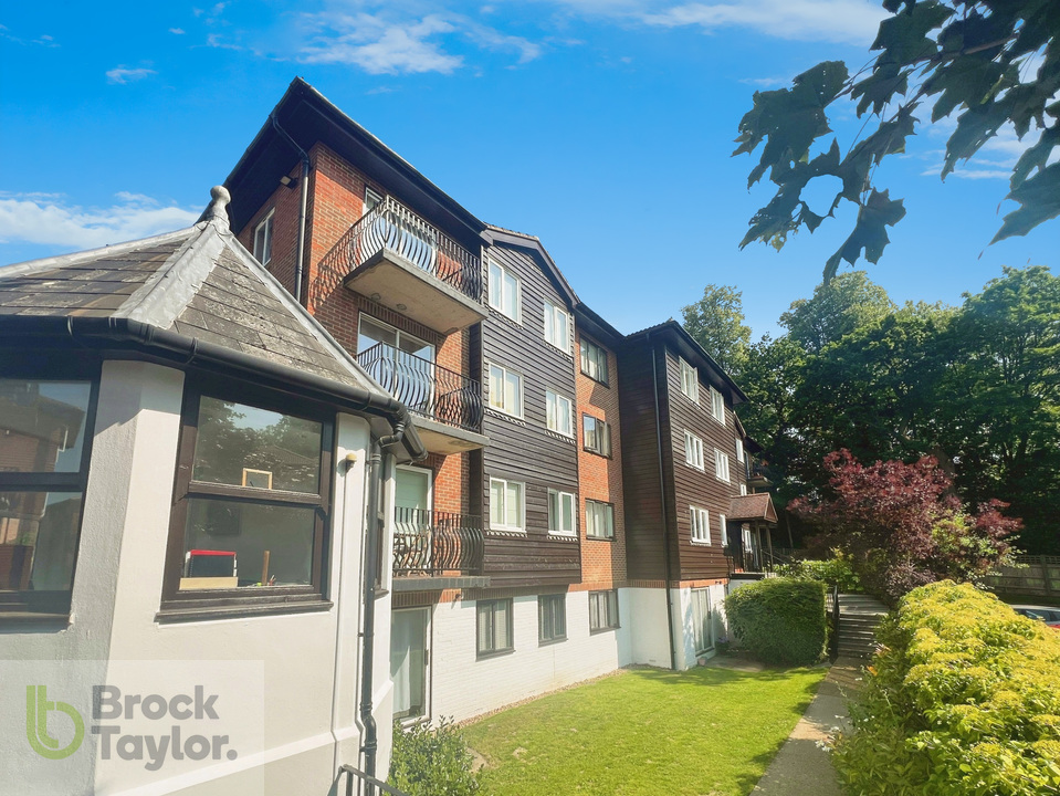 2 bed apartment for sale in Great Heathmead, Haywards Heath - Property Image 10