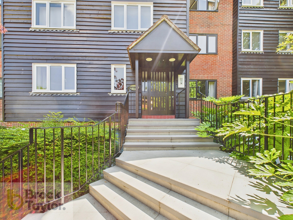 2 bed apartment for sale in Great Heathmead, Haywards Heath  - Property Image 13