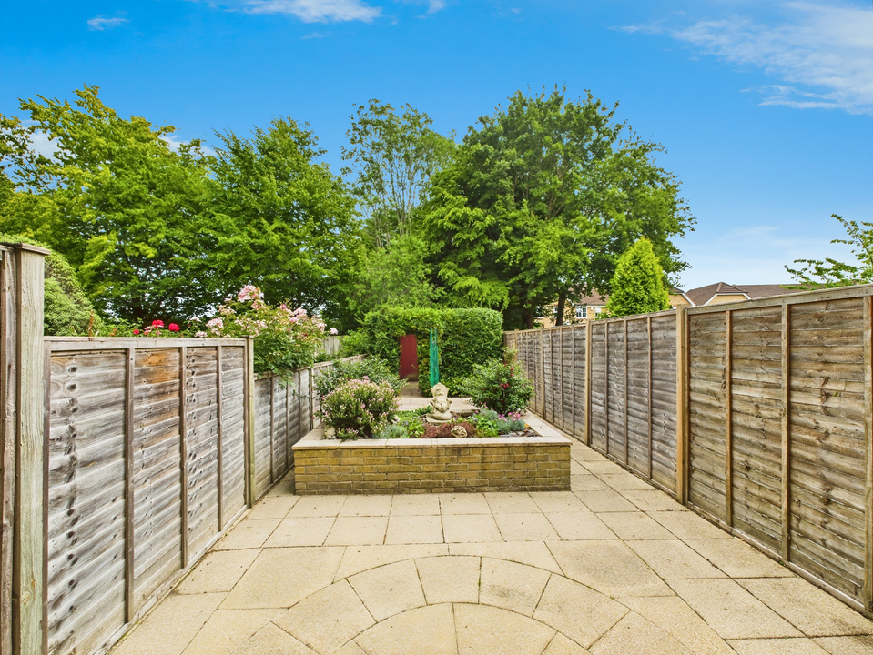 2 bed terraced house for sale in Ropeland Way, Horsham  - Property Image 10