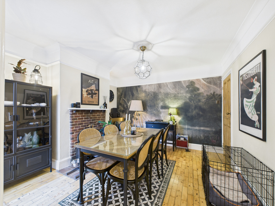 3 bed semi-detached house for sale in Park Terrace East, Horsham - Property Image 3