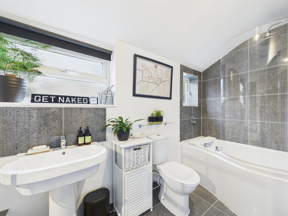 3 bed semi-detached house for sale in Park Terrace East, Horsham - Property Image 5