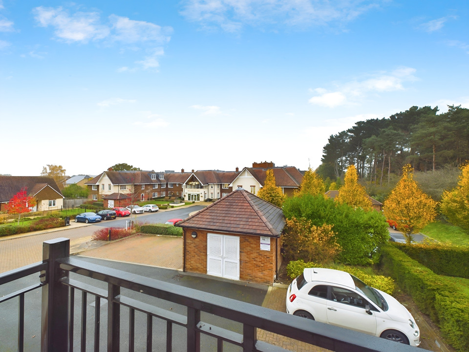 2 bed apartment for sale in Chantry Court, Broadbridge Heath - Property Image 8