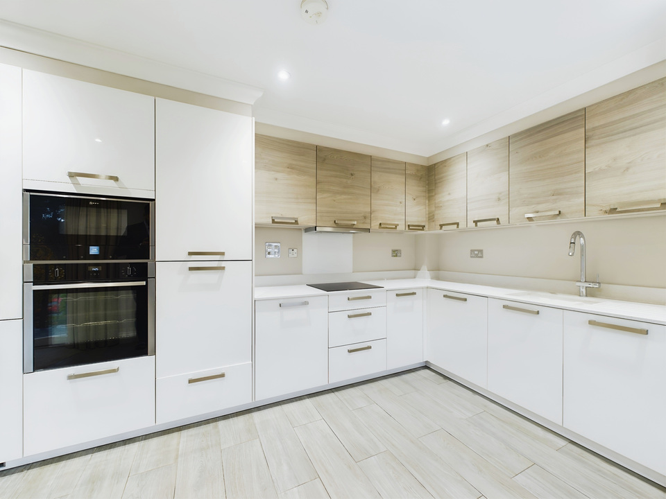 2 bed apartment for sale in Chantry Court, Broadbridge Heath - Property Image 9