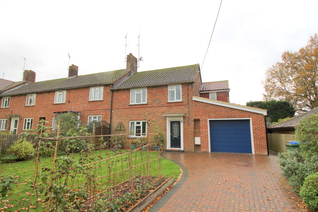 3 bed end of terrace house for sale in Tilletts Lane, Warnham, Horsham - Property Image 1