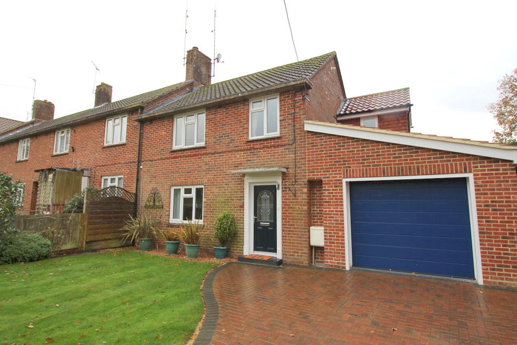 3 bed end of terrace house for sale in Tilletts Lane, Warnham, Horsham  - Property Image 2