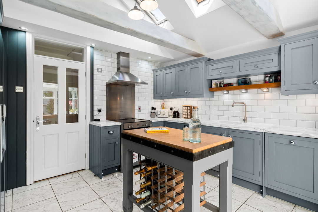 4 bed detached bungalow for sale in Lime Kiln Road, Mannings Heath - Property Image 4