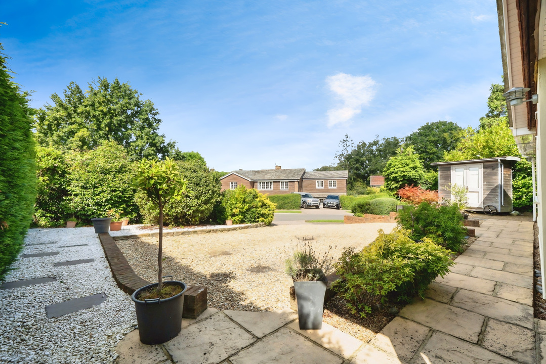 4 bed detached bungalow for sale in Lime Kiln Road, Mannings Heath - Property Image 16