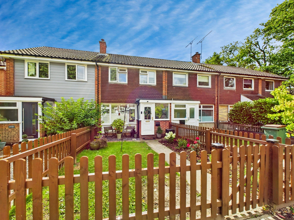 3 bed terraced house for sale in Beech Road, Horsham - Property Image 1