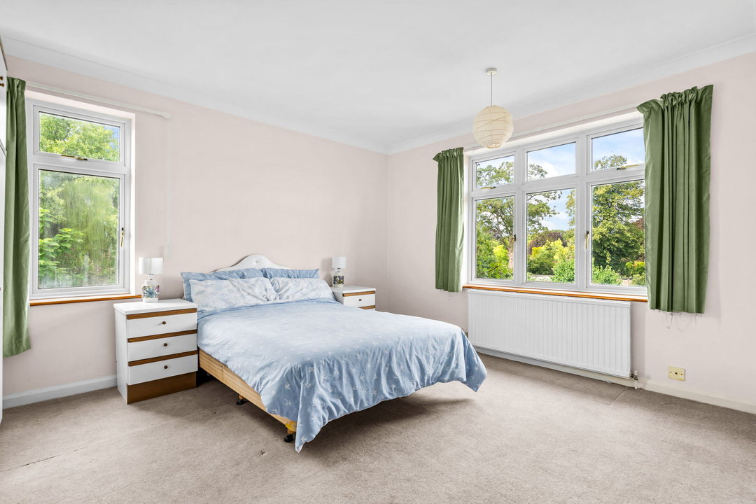 6 bed detached house for sale in Hillside, Horsham  - Property Image 7