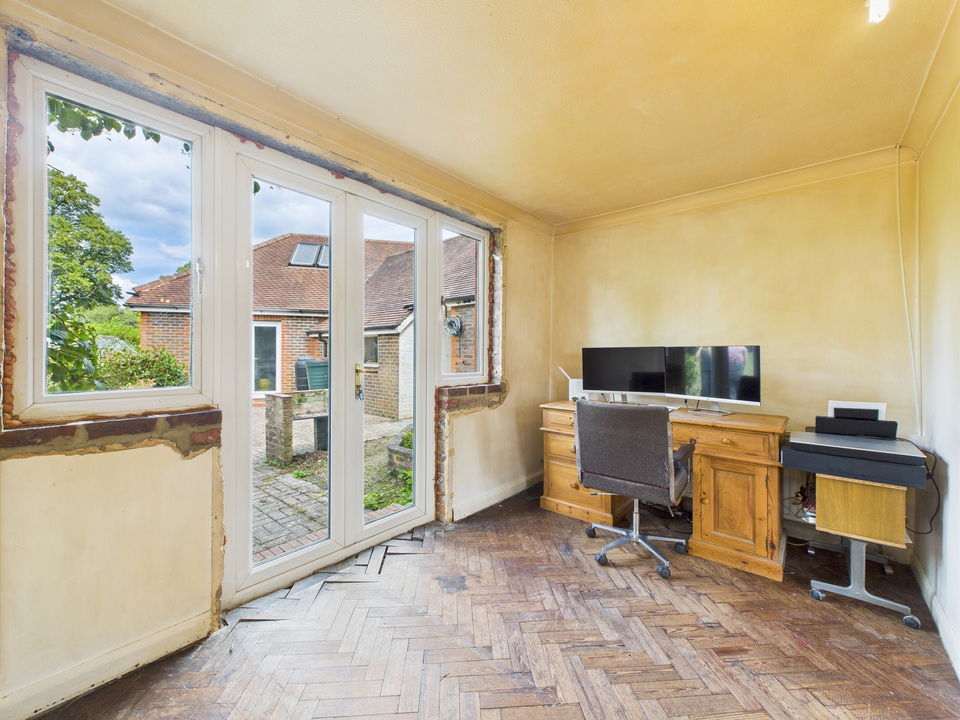 6 bed detached house for sale in Hillside, Horsham  - Property Image 18