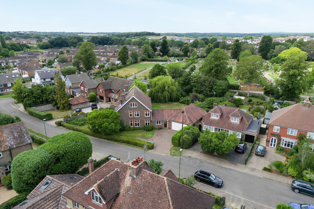 6 bed detached house for sale in Hillside, Horsham  - Property Image 28
