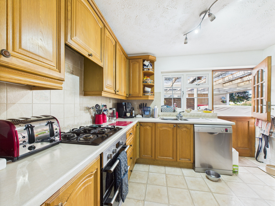 4 bed detached house for sale in Oaks Close, Horsham  - Property Image 3