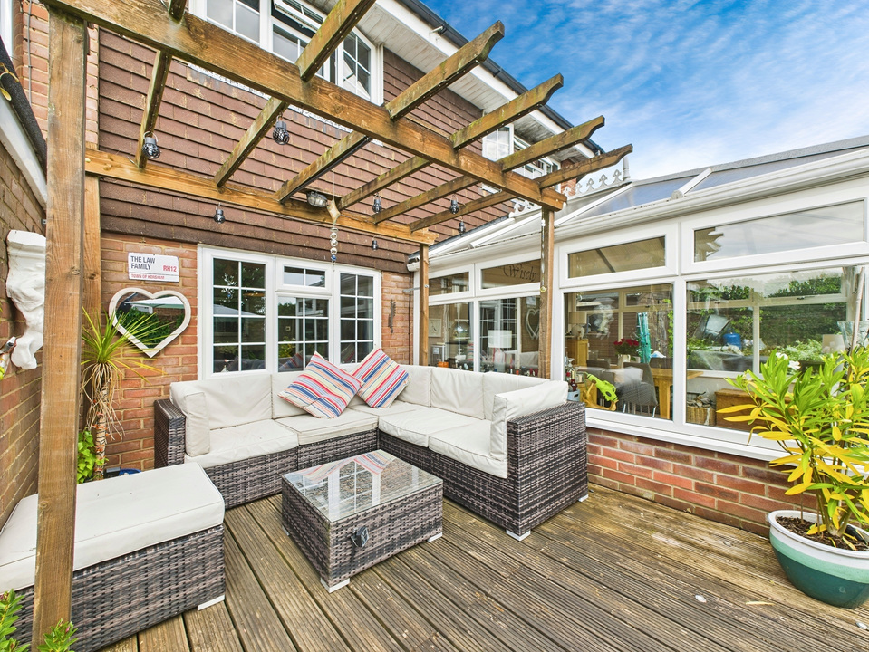 4 bed detached house for sale in Oaks Close, Horsham  - Property Image 9