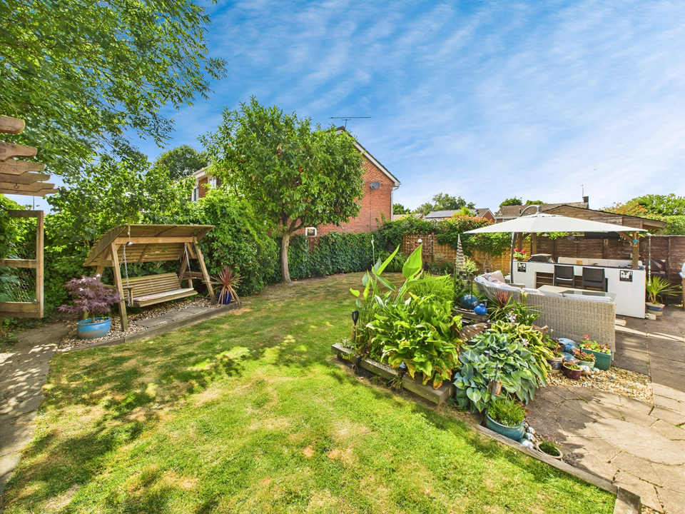 4 bed detached house for sale in Oaks Close, Horsham  - Property Image 10