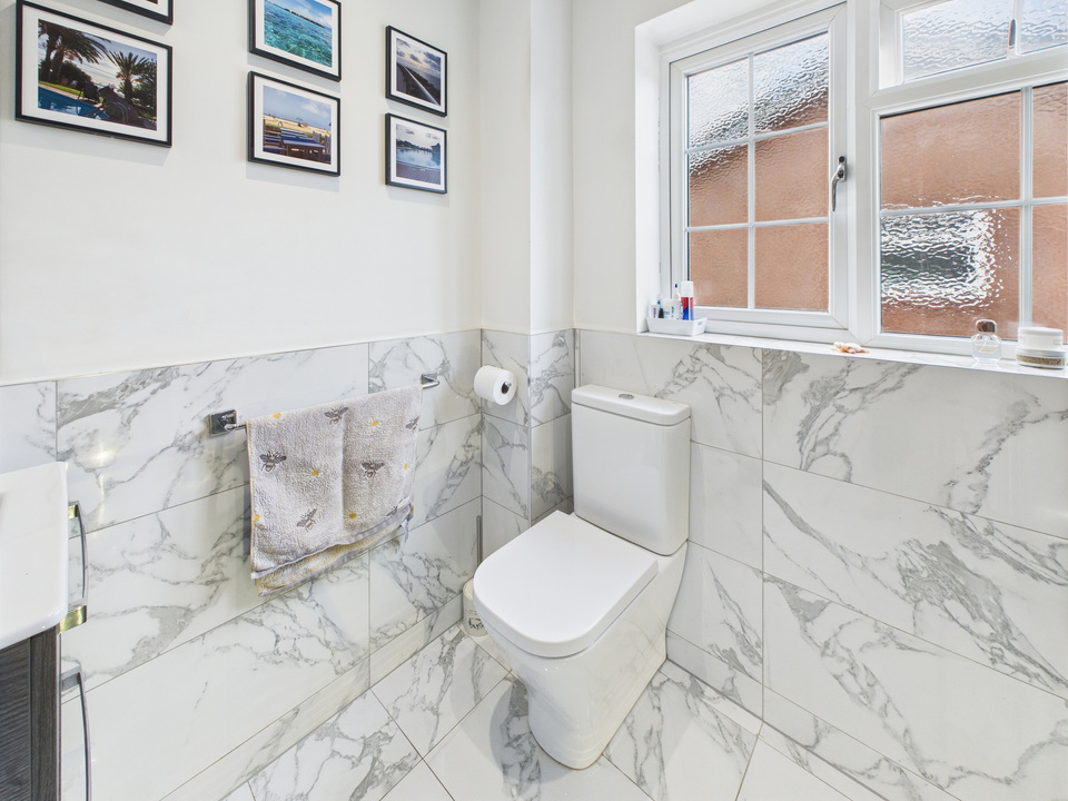 4 bed detached house for sale in Oaks Close, Horsham  - Property Image 17