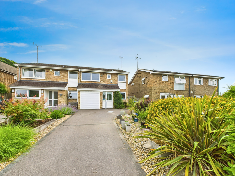 3 bed semi-detached house for sale in Pollards Drive, Horsham