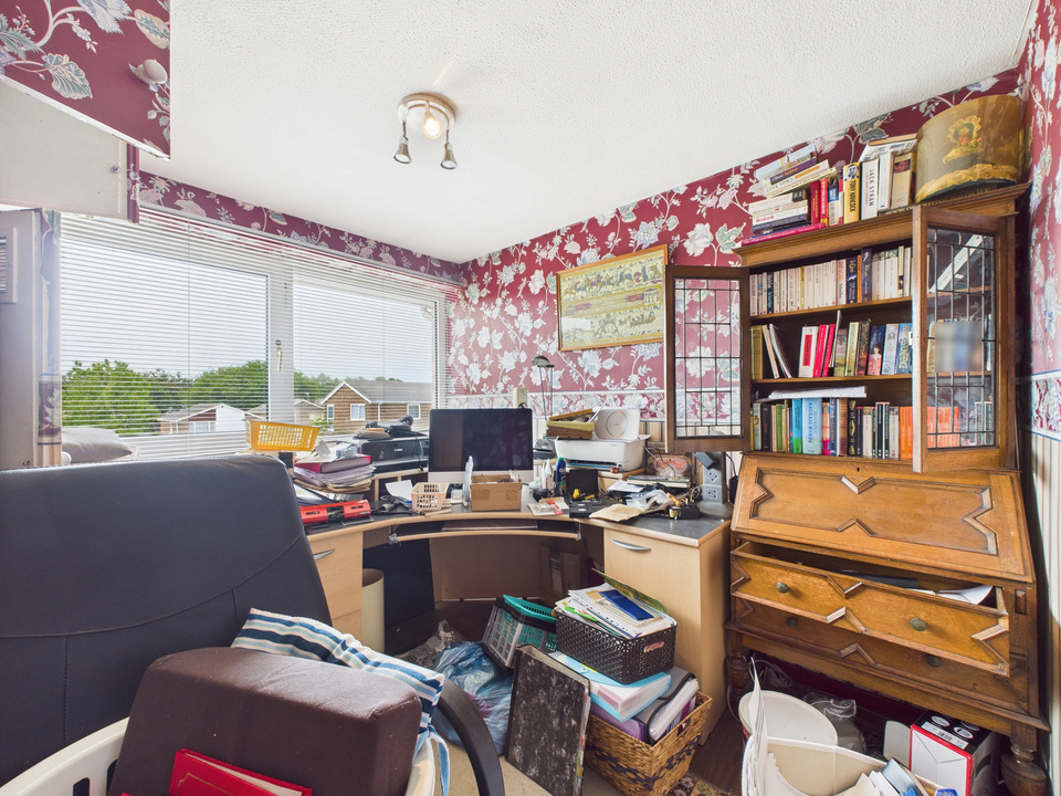 3 bed semi-detached house for sale in Pollards Drive, Horsham  - Property Image 12