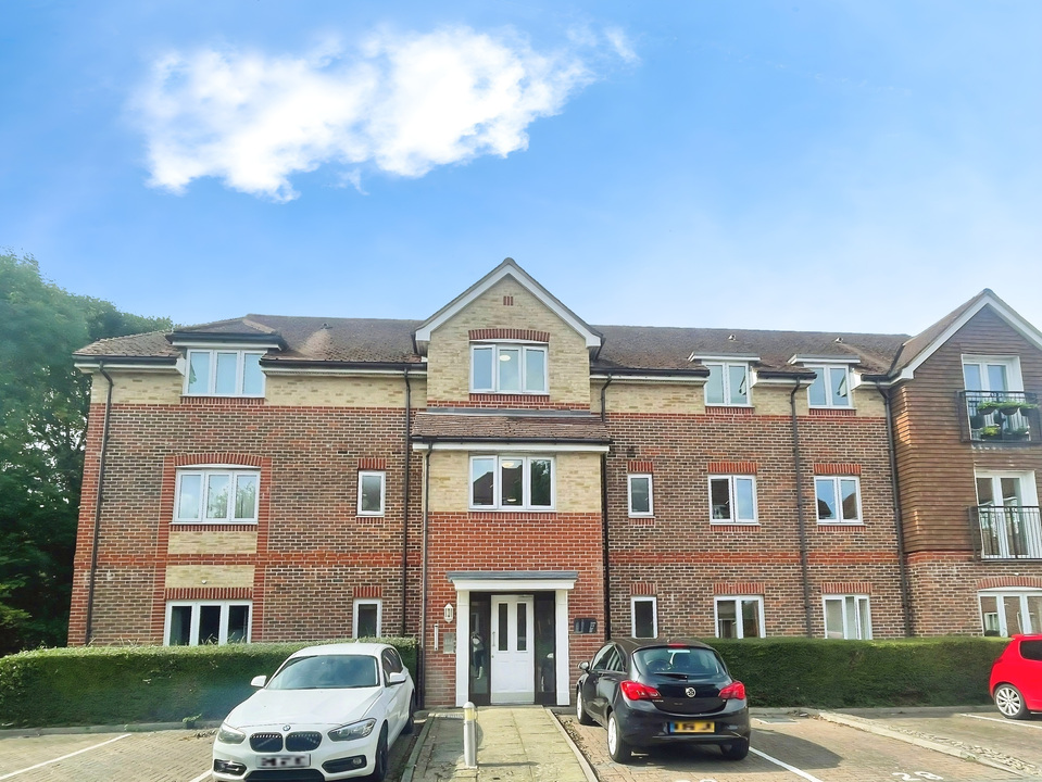 2 bed apartment for sale in Crawley Road, Horsham