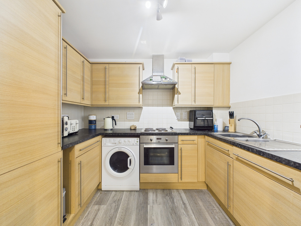 2 bed apartment for sale in Crawley Road, Horsham  - Property Image 2