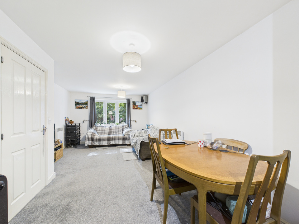 2 bed apartment for sale in Crawley Road, Horsham  - Property Image 3
