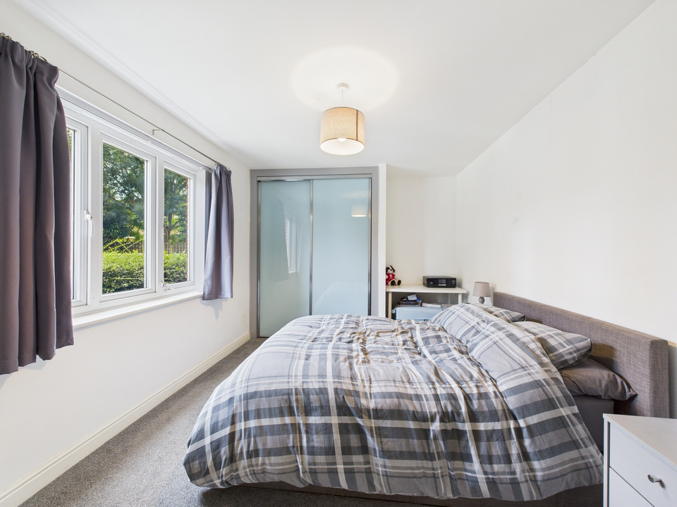 2 bed apartment for sale in Crawley Road, Horsham  - Property Image 4