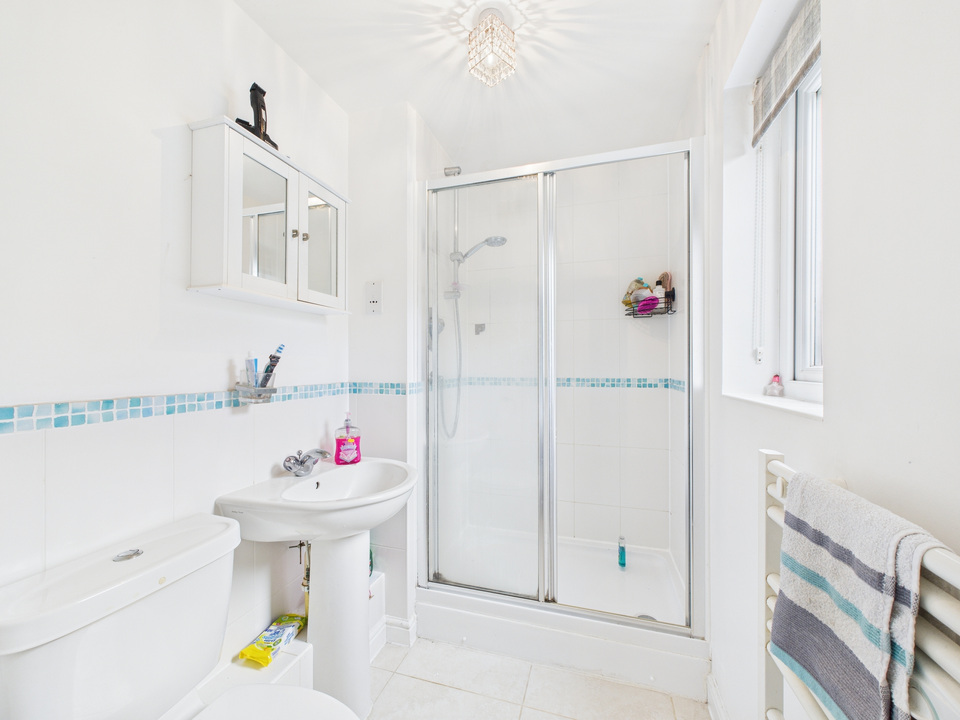 2 bed apartment for sale in Crawley Road, Horsham  - Property Image 5