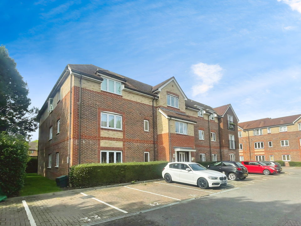 2 bed apartment for sale in Crawley Road, Horsham  - Property Image 8