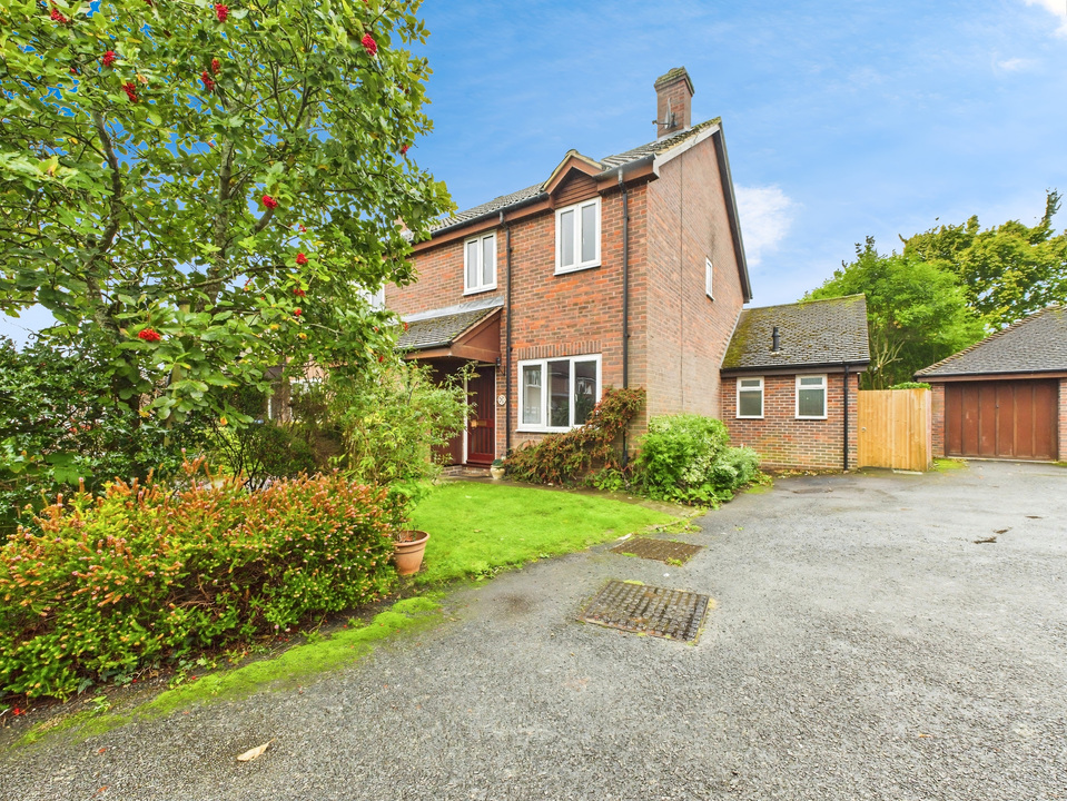 3 bed semi-detached house for sale in Earlswood Close, Horsham