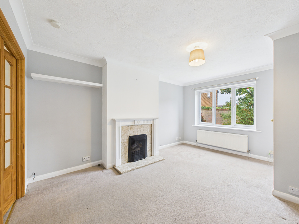 3 bed semi-detached house for sale in Earlswood Close, Horsham  - Property Image 2