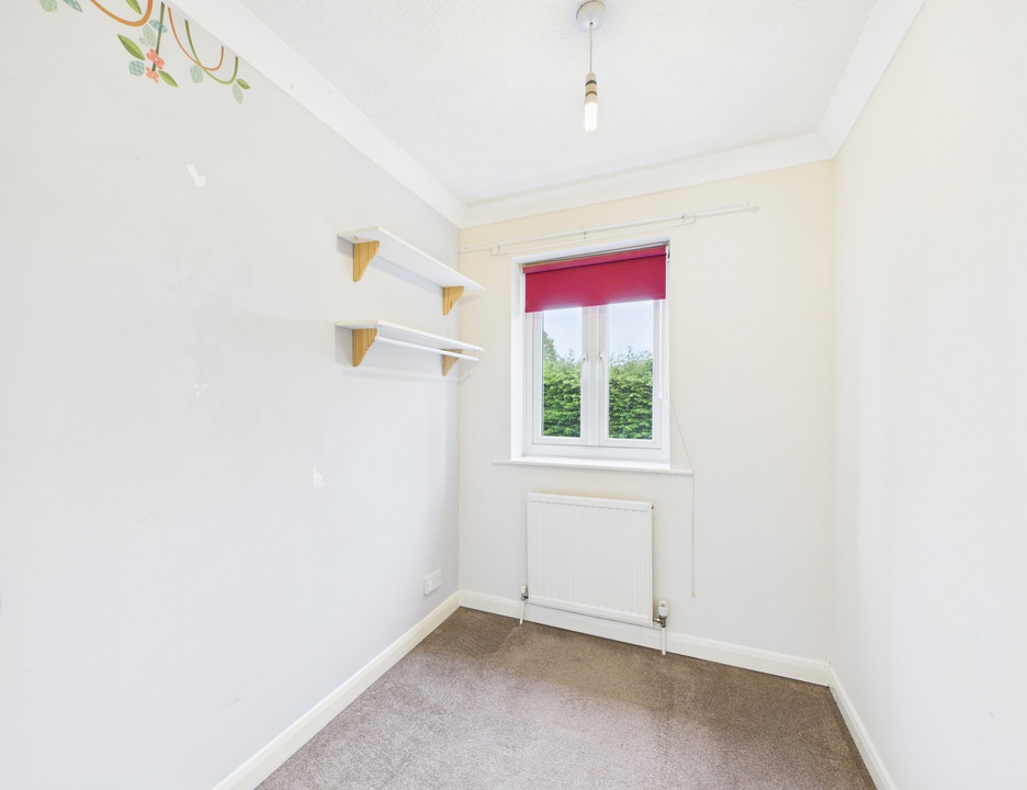3 bed semi-detached house for sale in Earlswood Close, Horsham  - Property Image 6