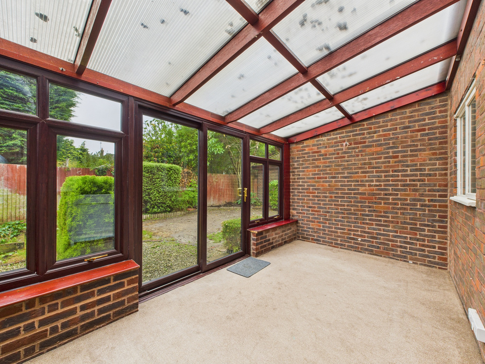 3 bed semi-detached house for sale in Earlswood Close, Horsham  - Property Image 9