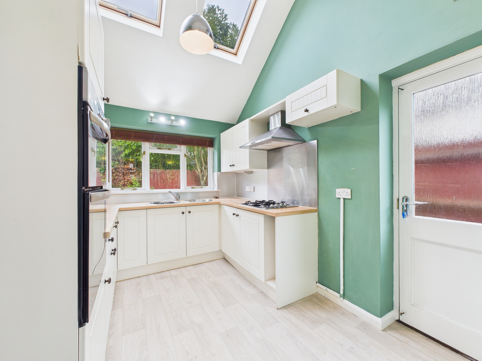 3 bed semi-detached house for sale in Earlswood Close, Horsham  - Property Image 11